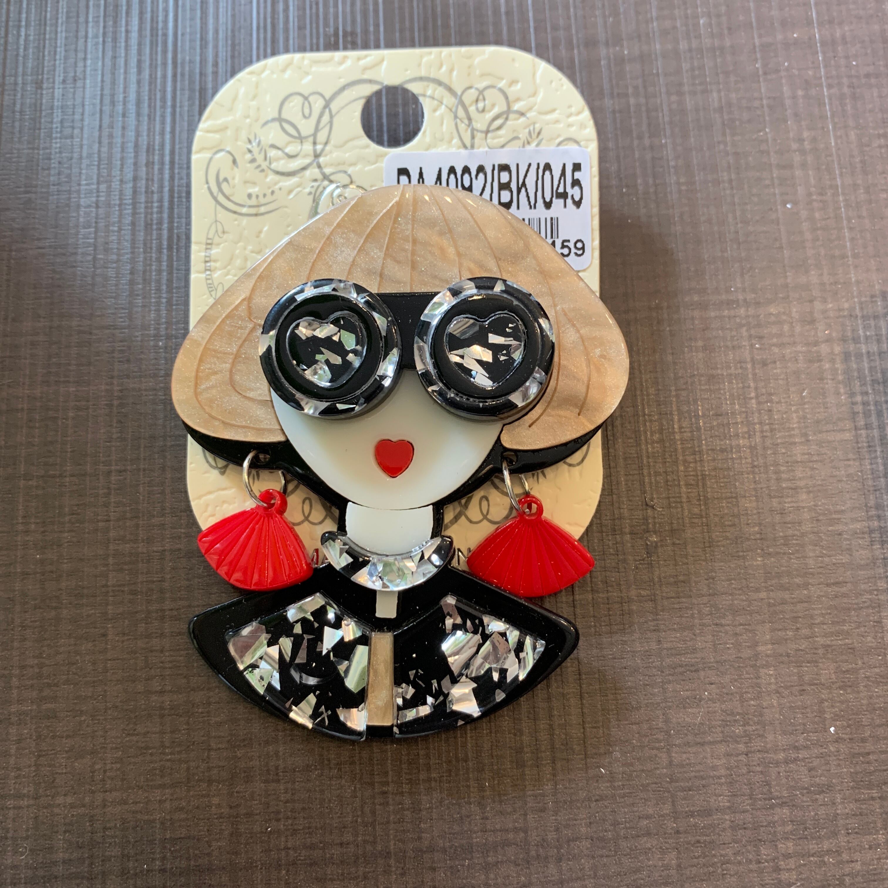 たまらないブローチ❗️