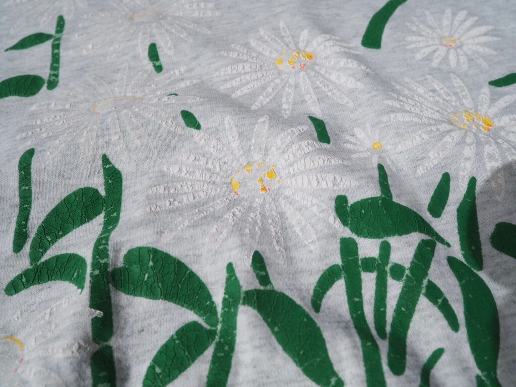 1990s fruit of the loom Flower printed vintage Tee (made in usa)