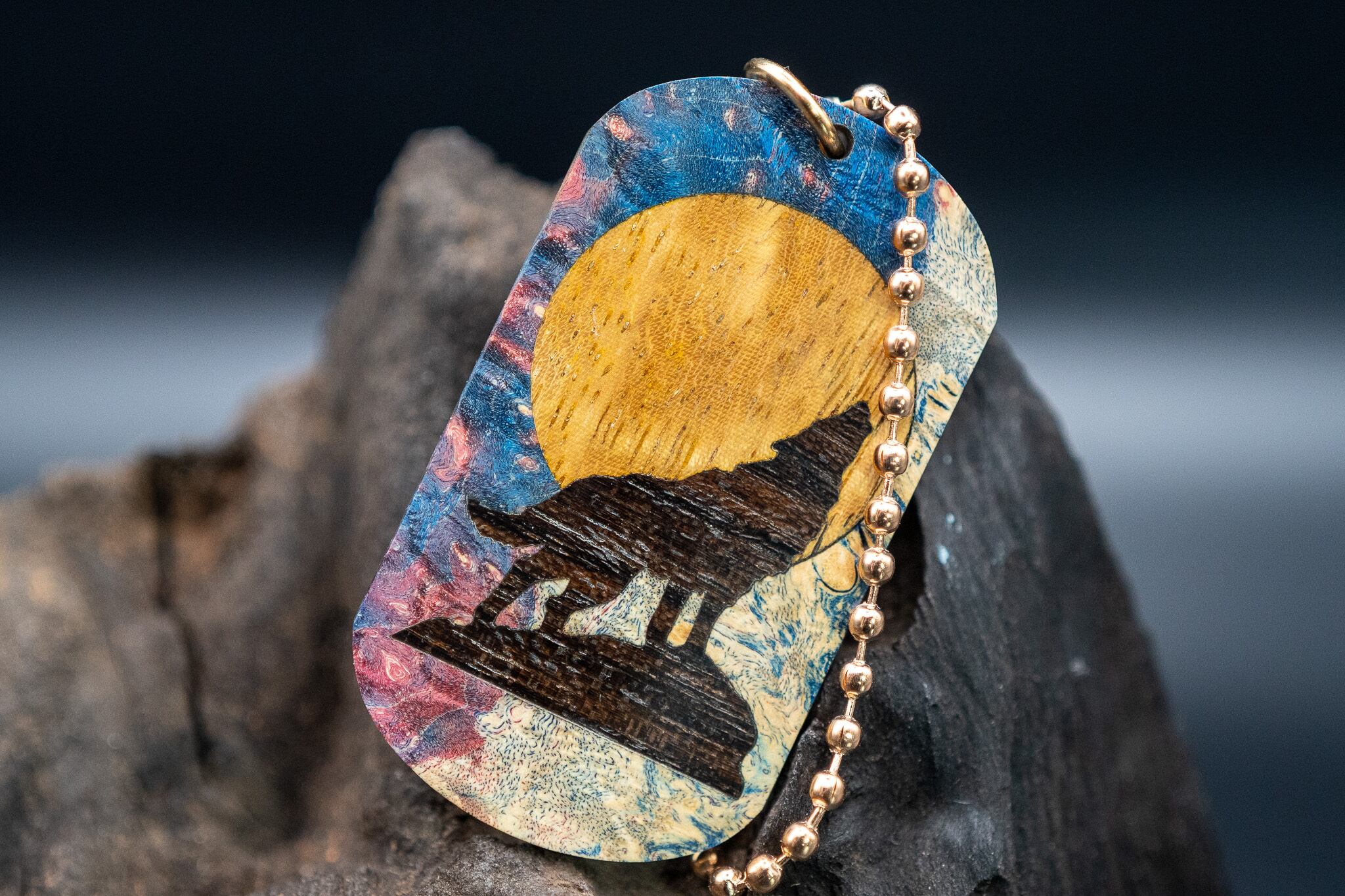 スタビライズウッド メープルバール ドッグタグ 象嵌 月と狼