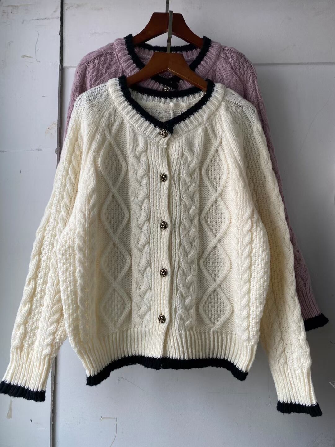 配色ケーブル編みニット AJ1079-8095