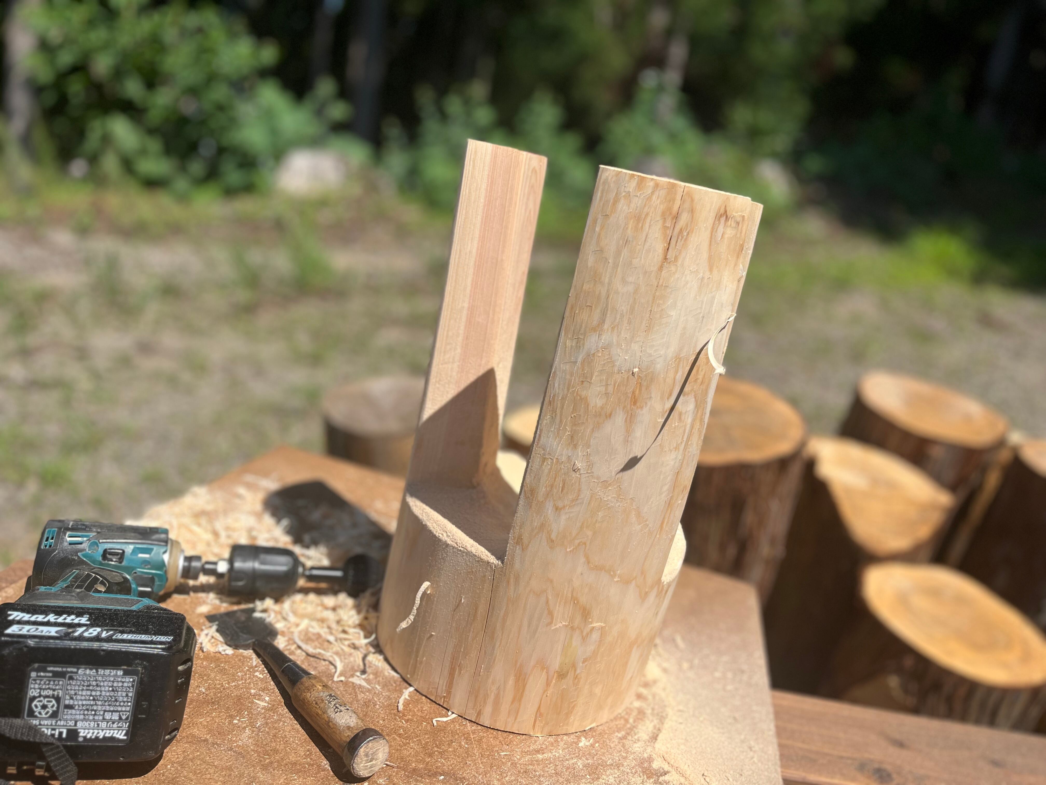 ヒノキ香る天然無垢スツール｜森を歩くようにリラックスできる！ 椅子