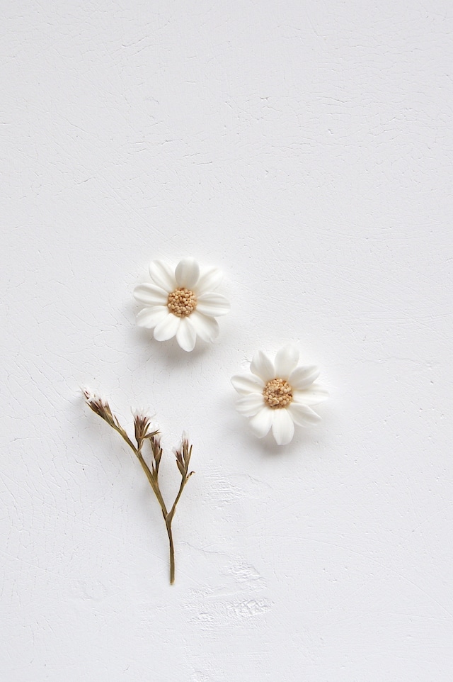 Daisy Studs