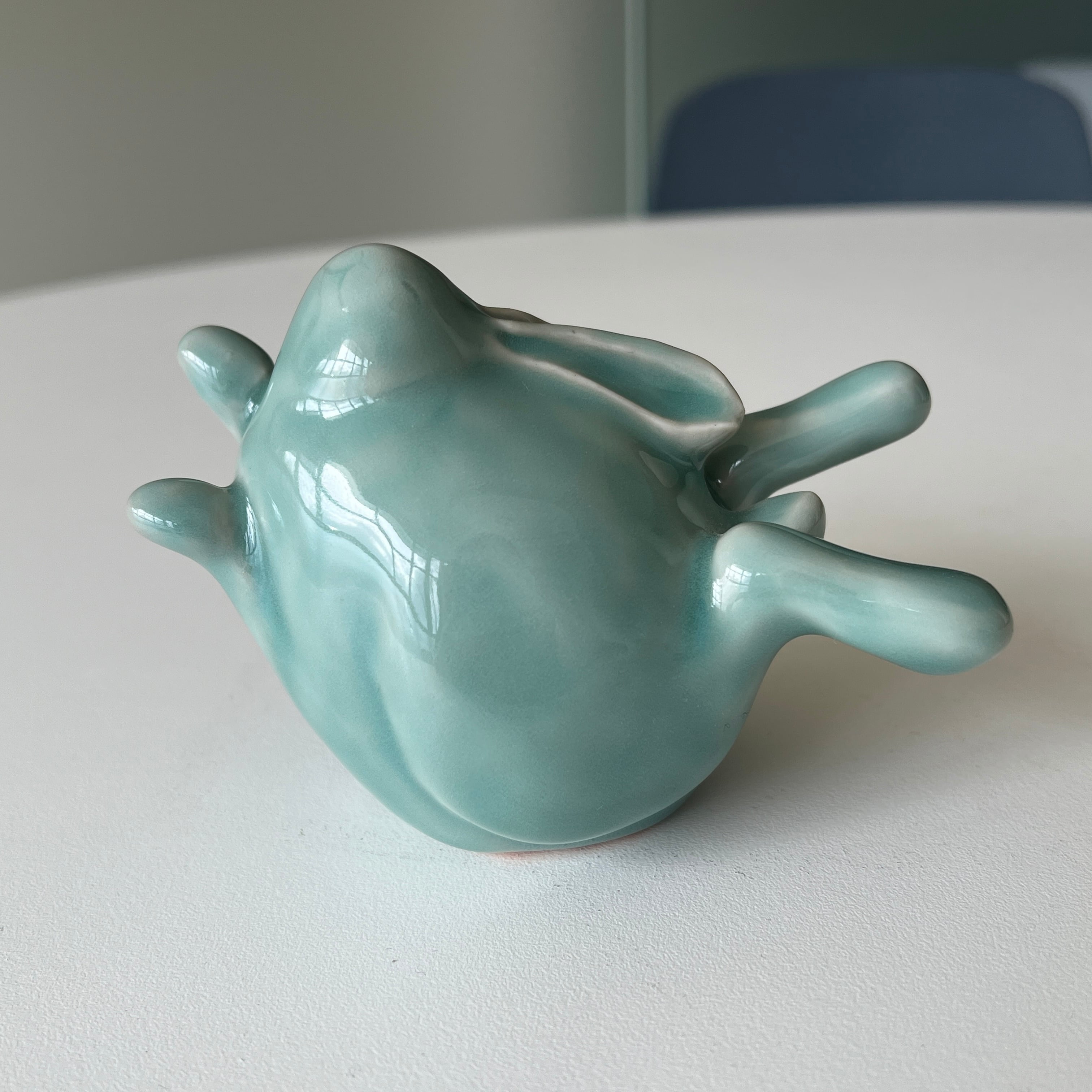 0414]三田青磁 置物 跳卯 | 三田陶芸の森。