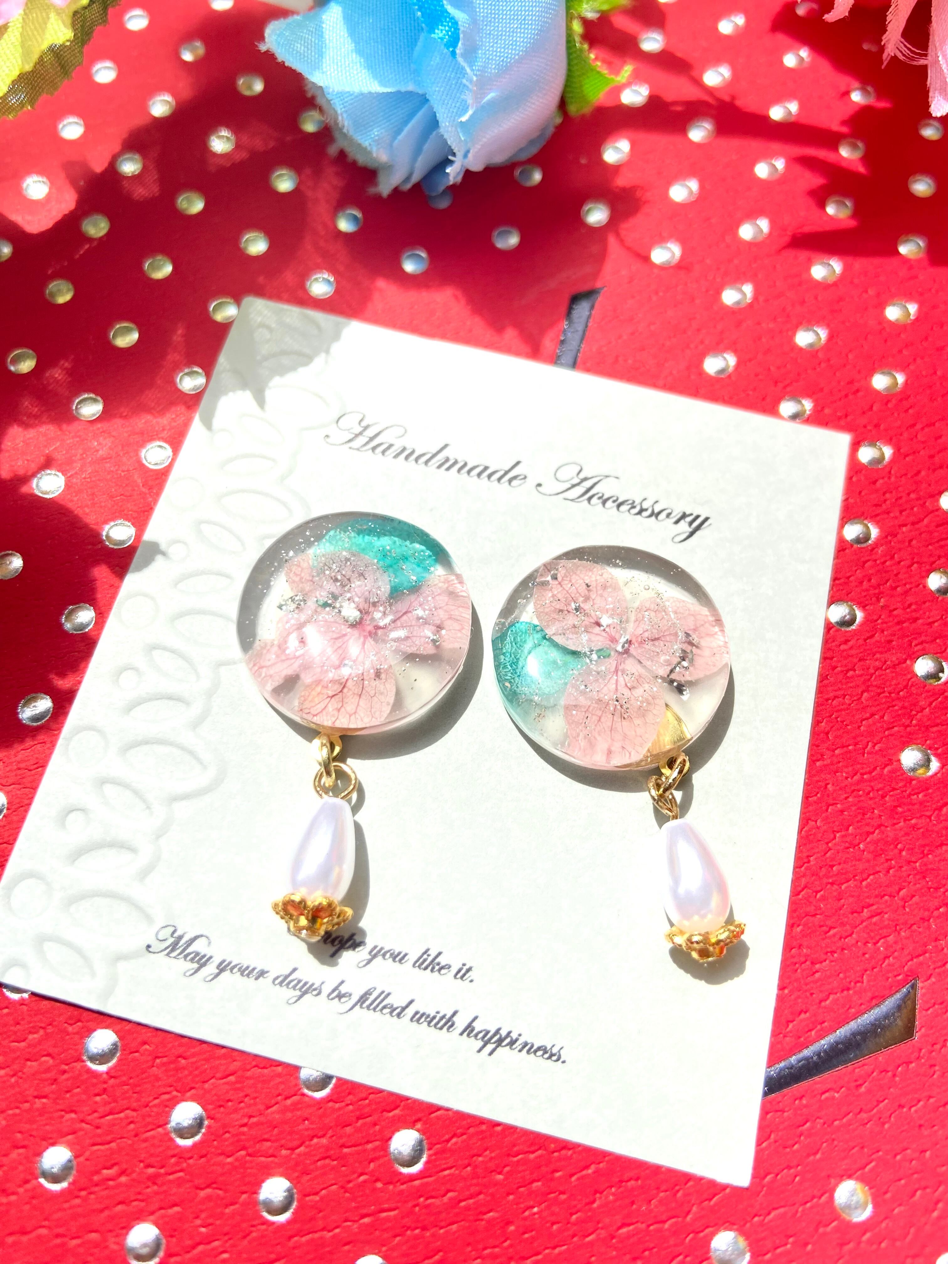 2色の紫陽花のドライフラワーレジンピアス イヤリング ピンク 水色