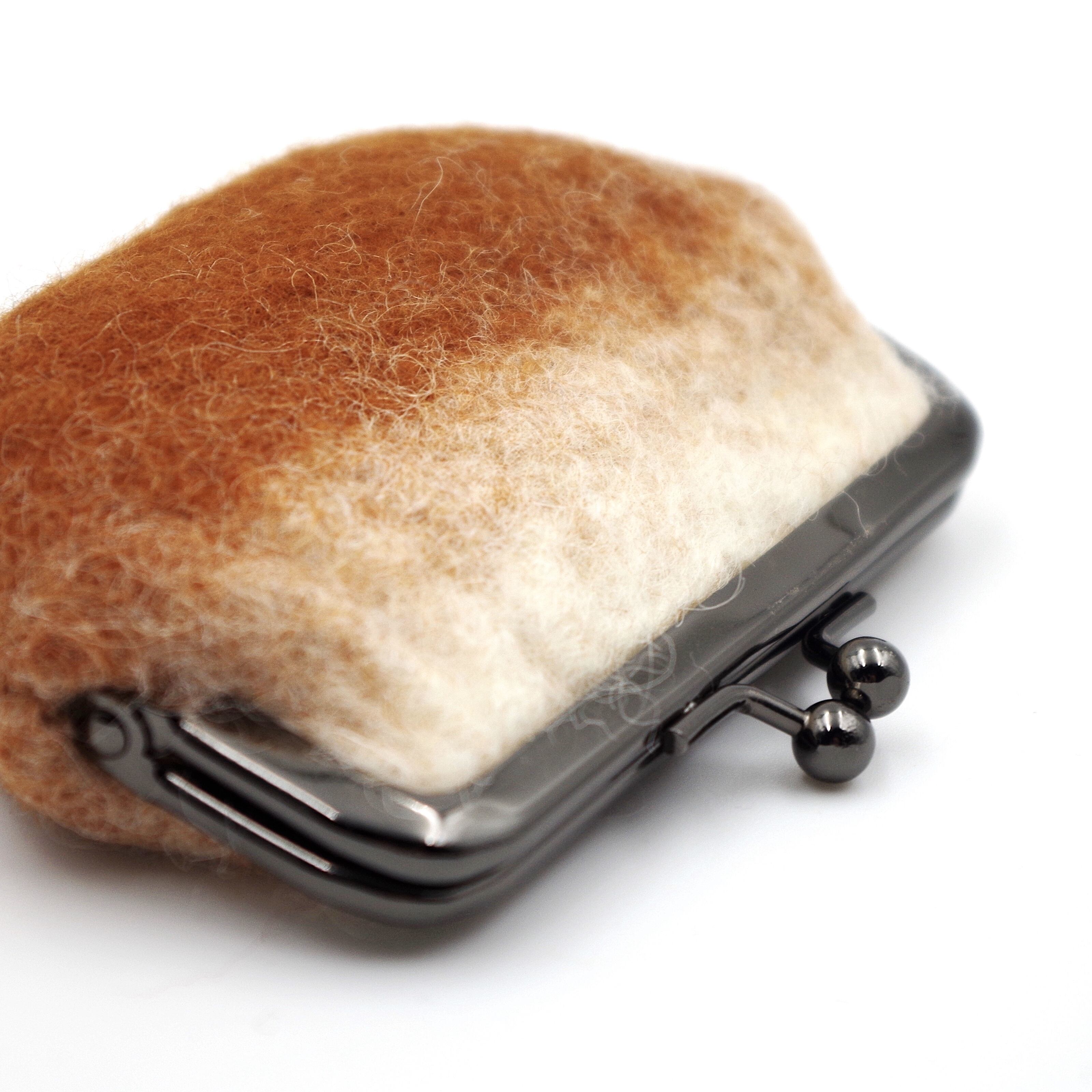 がま口ポーチ「SMILE-MINI」｜ キャラメル | 羊毛のハンドクラフト