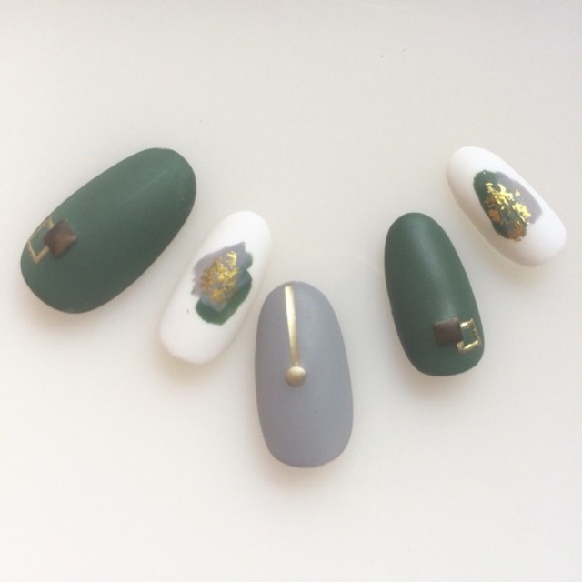 マットネイル カーキ グレー ニュアンス ネイルチップ Neph Nail １級ネイリストによる３dネイルパーツ ネイルチップ販売