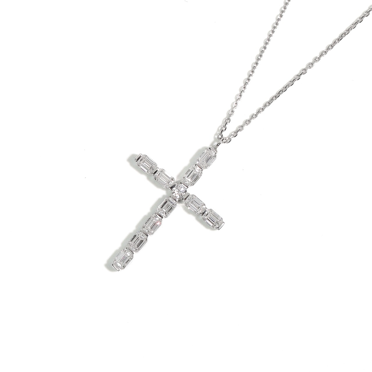 クロスデザイン エメラルドカット ダイヤモンド ネックレス VVS2~VS1 Pt / 1.058ct / 0.050ct