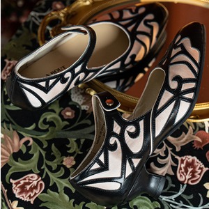 ウィッチズ・ウィスパー　ストラップシューズ　ローヒールタイプ　M25062