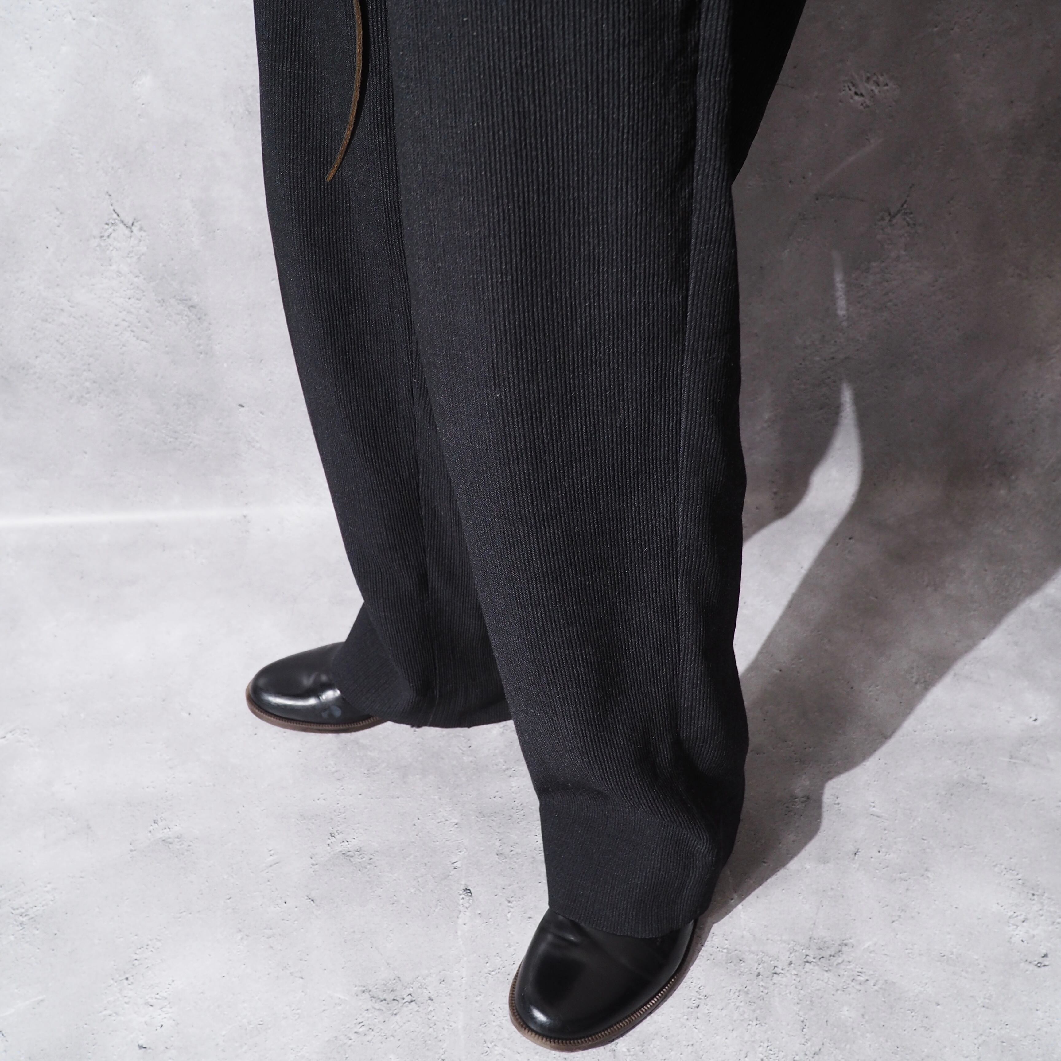 ” ISSEY MIYAKE MEN ” pleats line design two tuck dark gray slacks pants