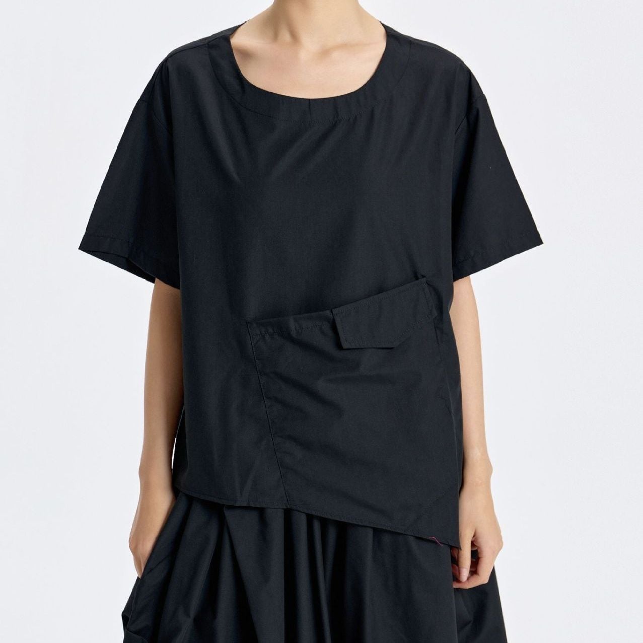 ASYMMETRIC POCKET SHORT SLEEVE HEM T-SHIRT M-17766
