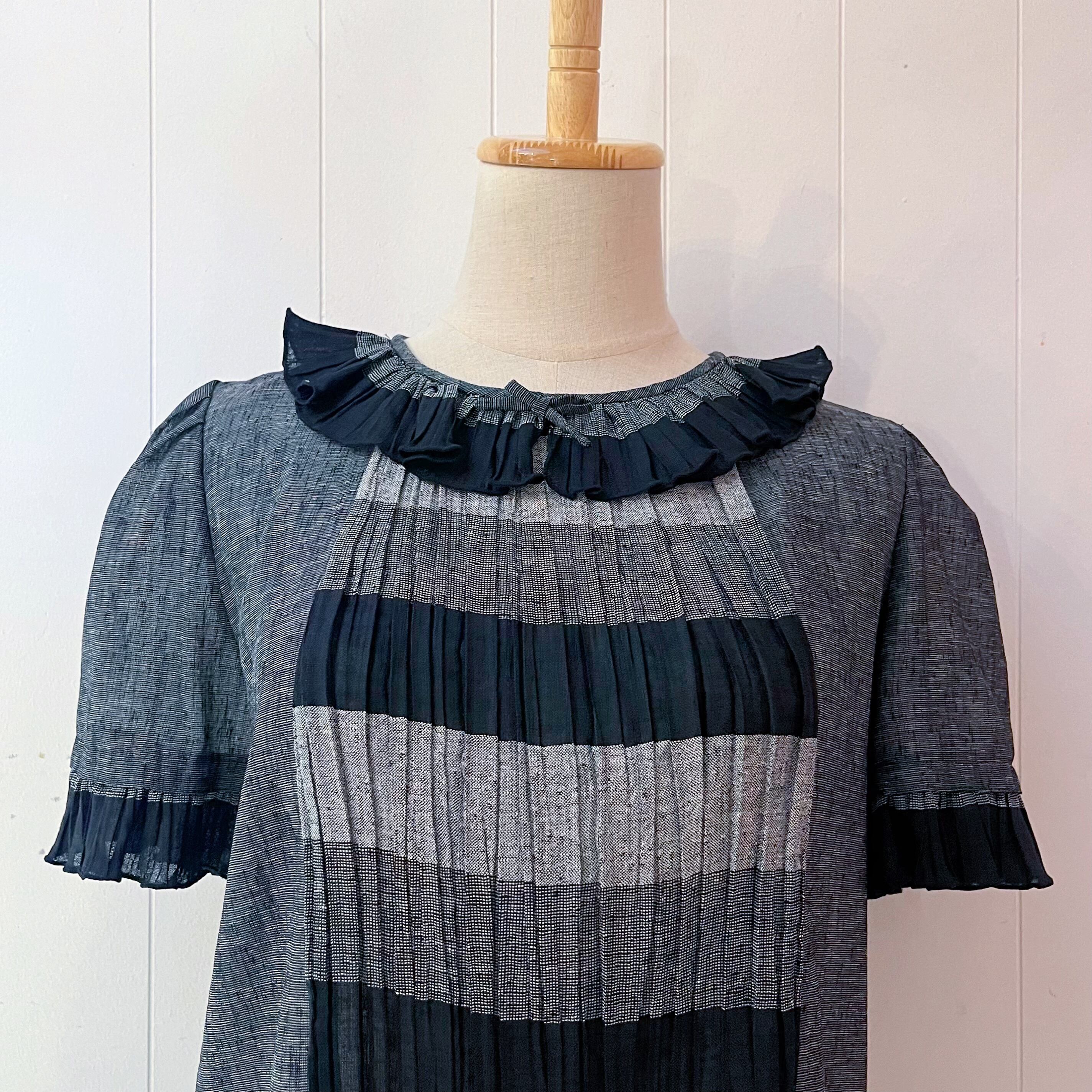 pleats collar monotone blouse