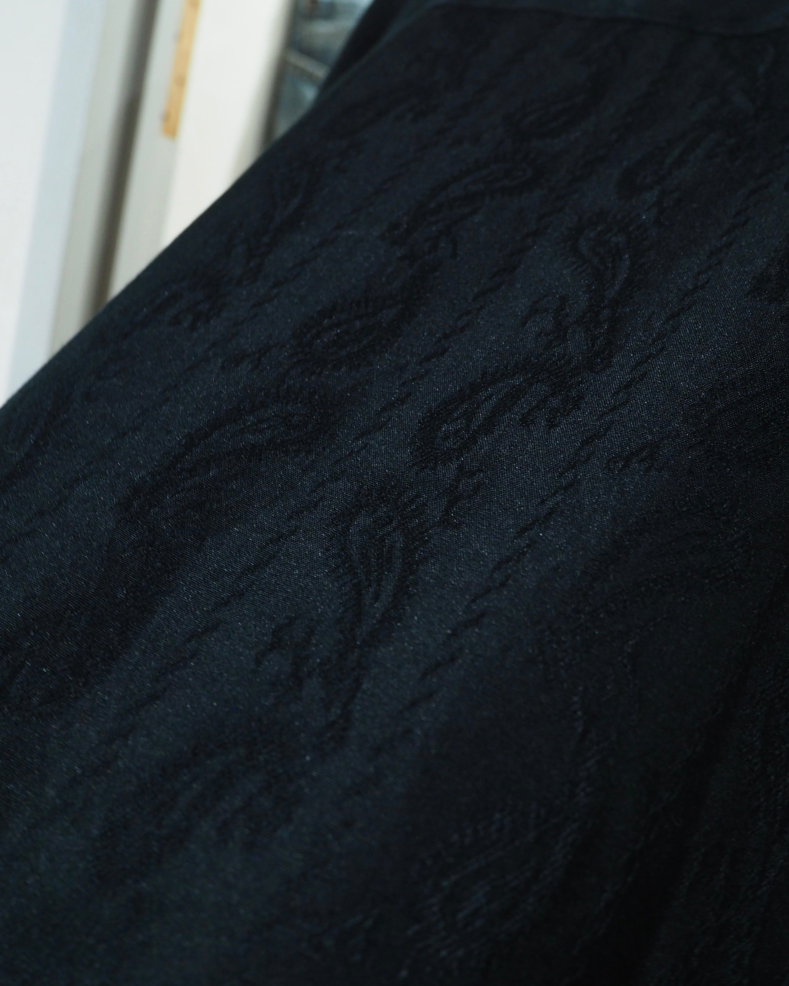 " axcess " Black Beautiful Paisley Pattern Embroidery Over Silhouette Shirt