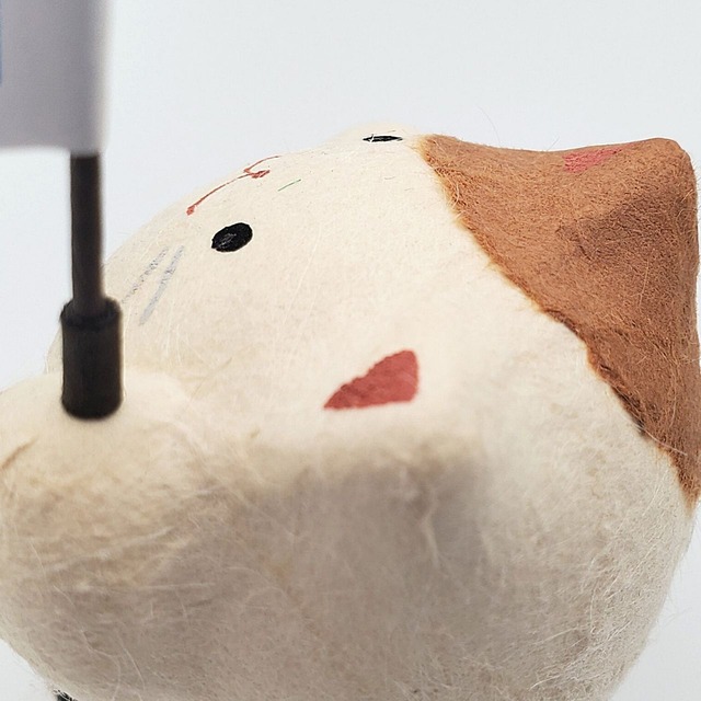 ちぎり和紙の招き猫　あまびえと一緒