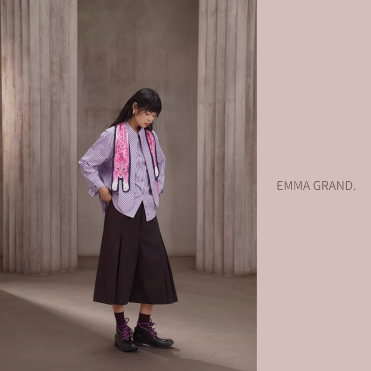 桃豹が首元に眠る夜のストールタイ　E00626