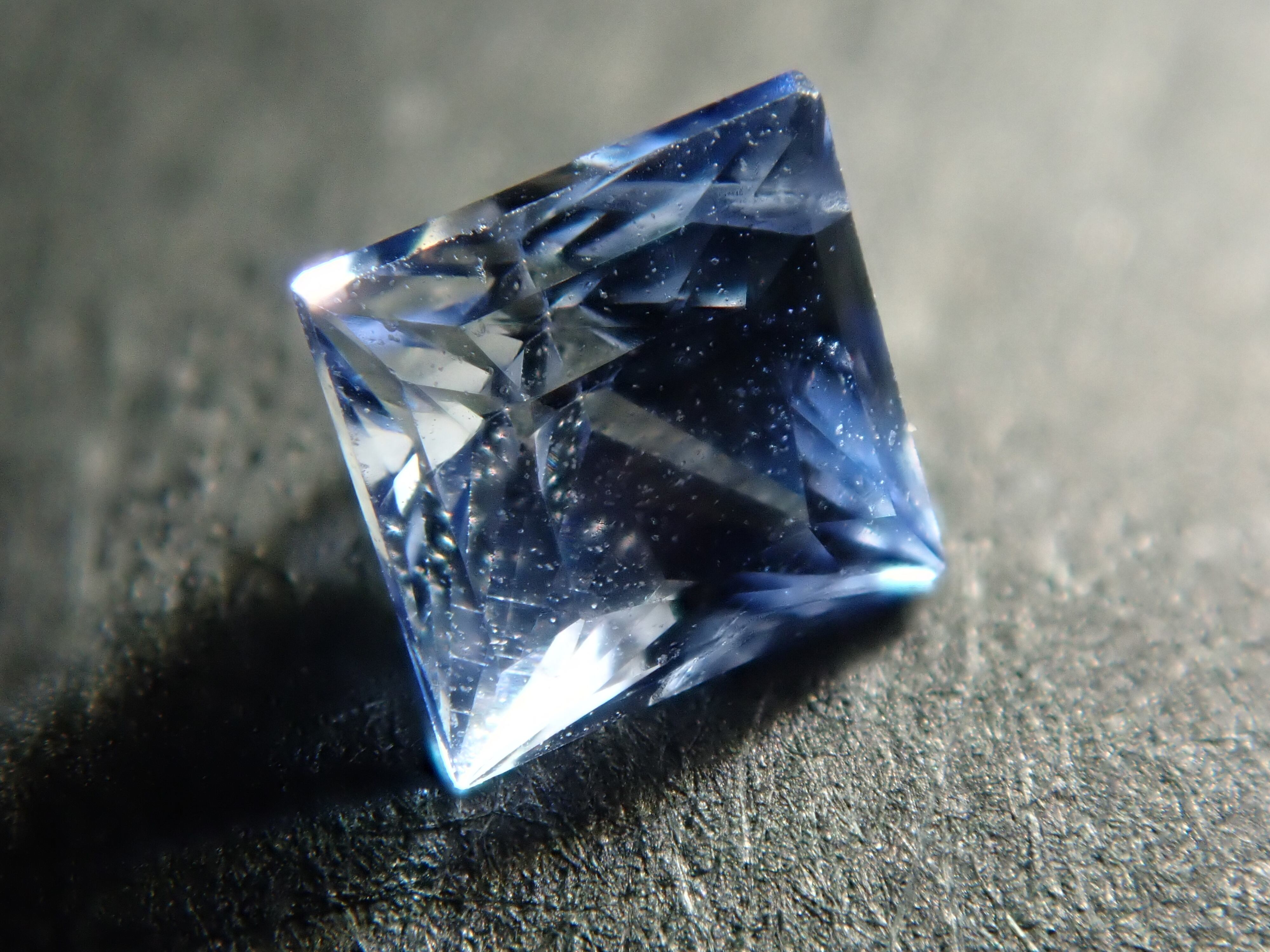 Gem Shop Urcaguary(ウルカグアリー:宝石ルース専門店)