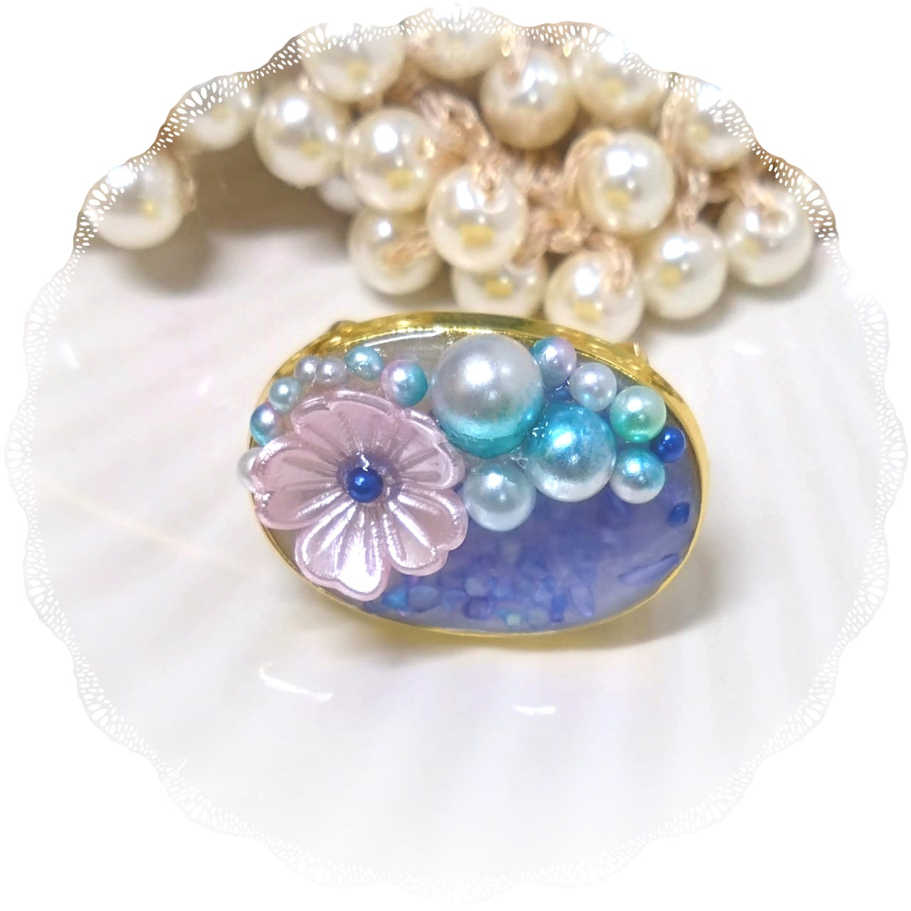 【帯留】鴇鼠色の花が咲く