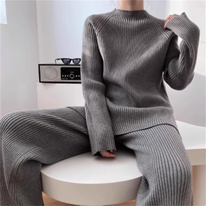 【送料無料】 パジャマ ルームウェア 部屋着レディース 部屋着 ナイトウェア 3色 上下セット ロング マキシ 袖あり 長袖 ラウンドネック クルーネック Aライン フレア プルオーバー 厚手 可愛い 大人可愛い シンプル カジュアル コンサバ ラフ ヘルシー 無地 春 秋 20代 30代 40代 レディース 女性 休日 日常使い 普段使い ファッション ニット生地 楽ちん 体型カバー 定番 プチプラ 着痩せ インスタ映え 大きいサイズ 大きめ ゆったり