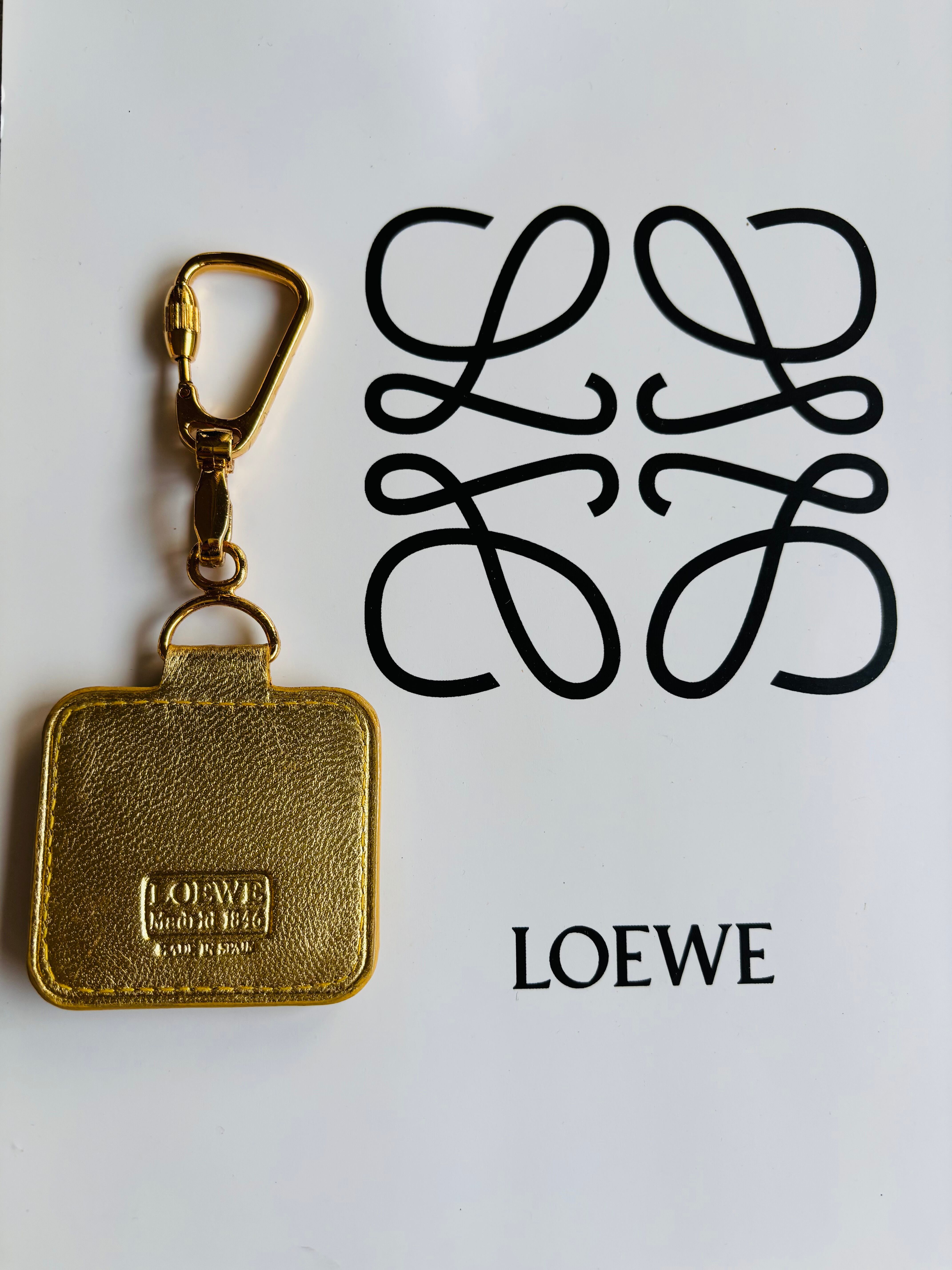 LOEWE ロゴ型押し キーリング ゴールドカラー | Petit luxe Vintage