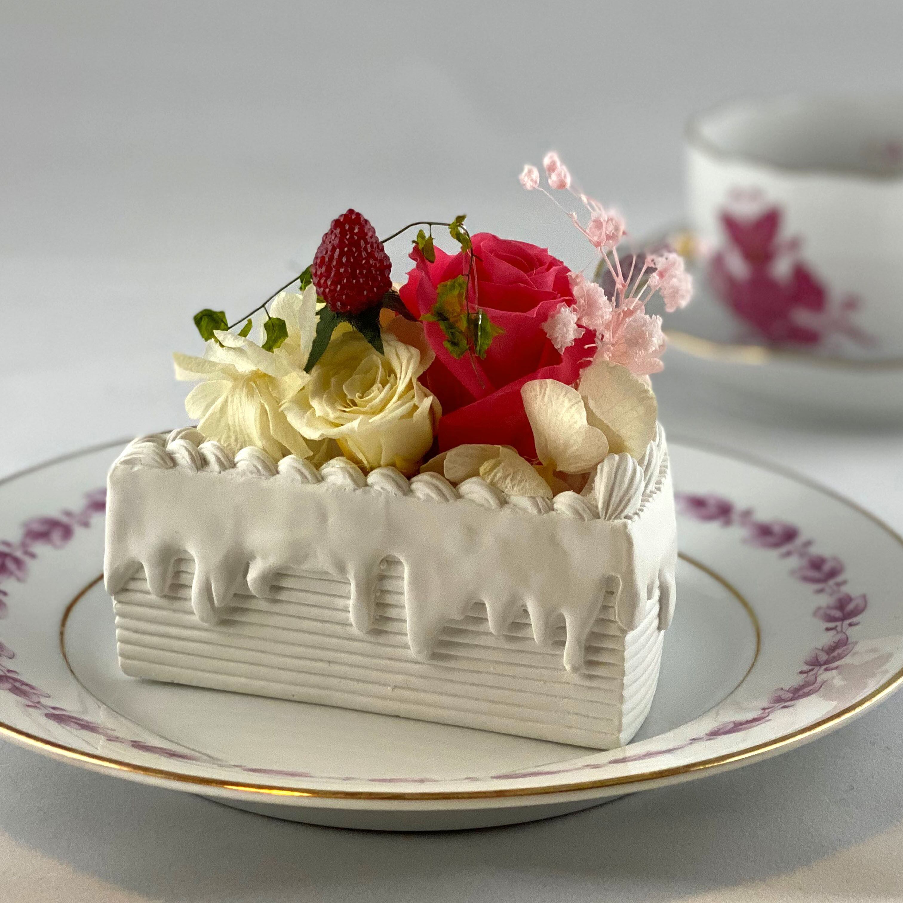 プリザーブドフラワー ショートケーキ（ショッキングピンク）バラ3輪入