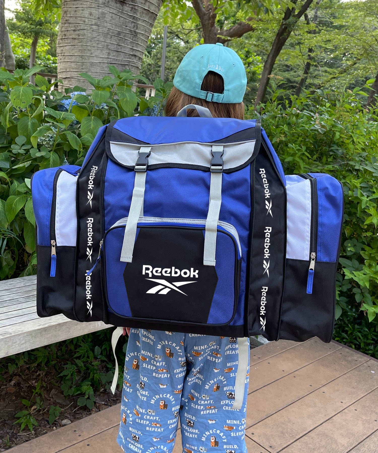 ユニセックス向けのブランドをメインにした、カジュアルな洋服や服飾