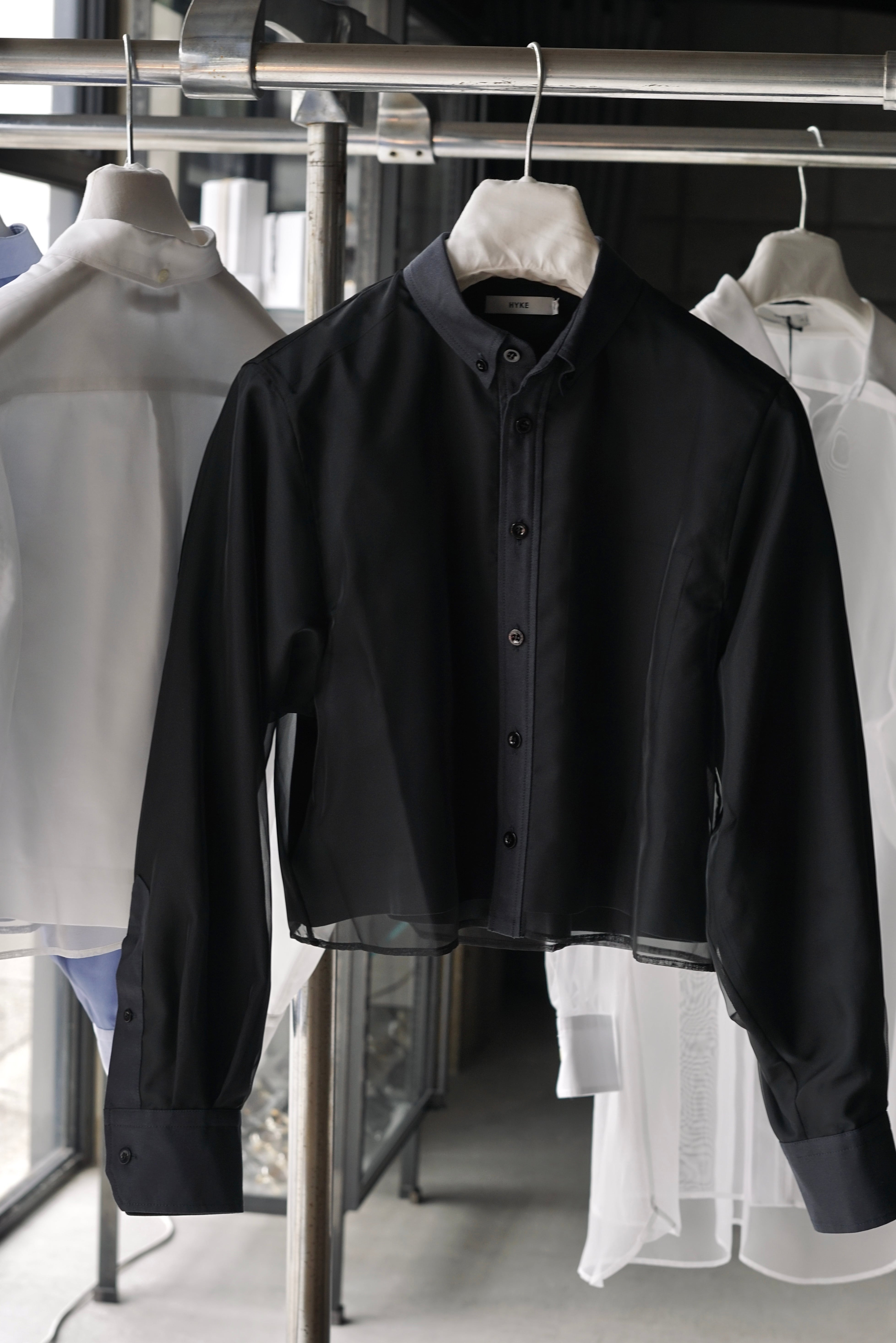 HYKE / LAYERED OXFORD SHEER SHIRT (BLACK / WHITE / BLUE) | JUQUI