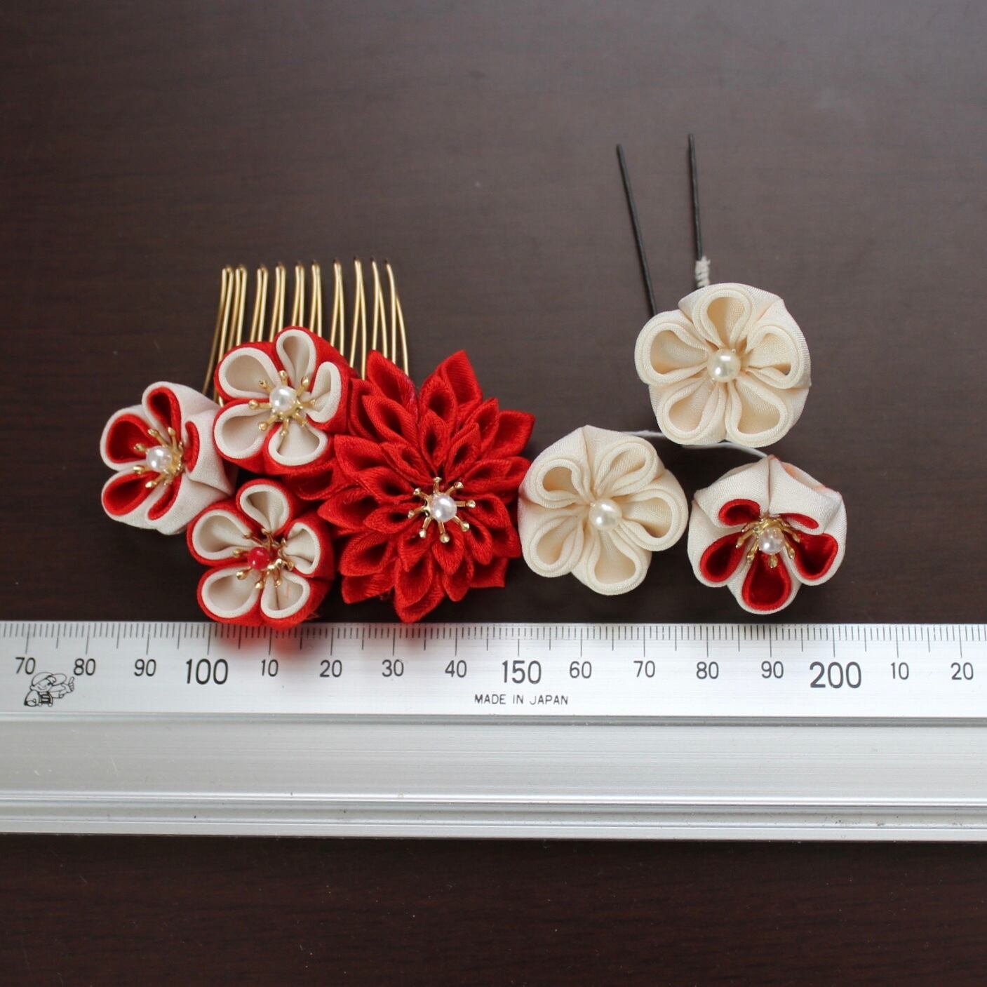 IDEE購入｜Hana Akiyama 赤と白の本 2013 IDEE購入｜Hana Akiyama 赤と