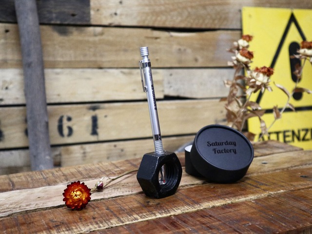 黒鉄（クロガネ）の一輪挿し