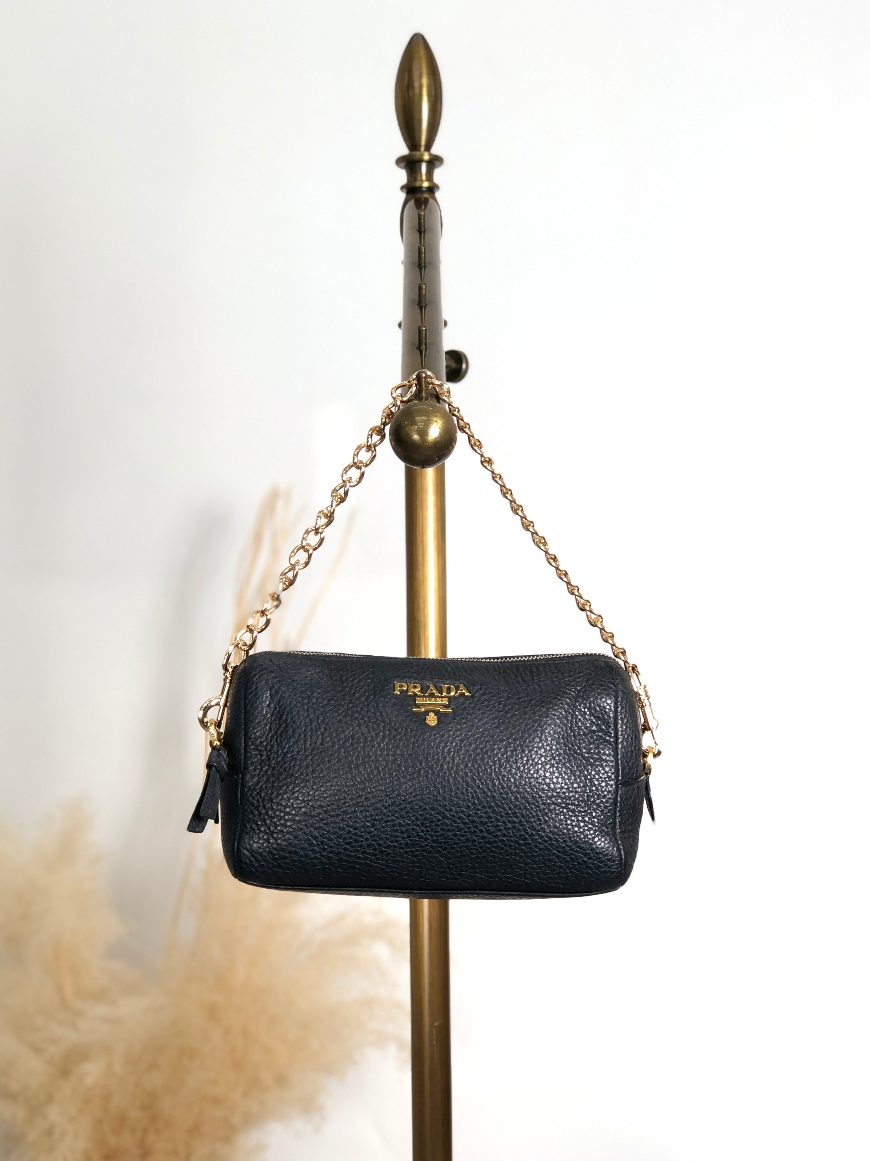 PRADA 革　ショルダーバッグ　ビンテージ PRADA – Casanova Vintage