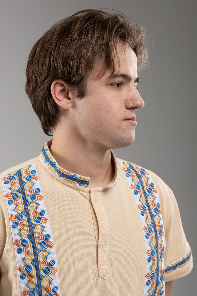 【男女兼用モデル】ウクライナ手刺繍ヴィシヴァンカ　半袖　フリーサイズ