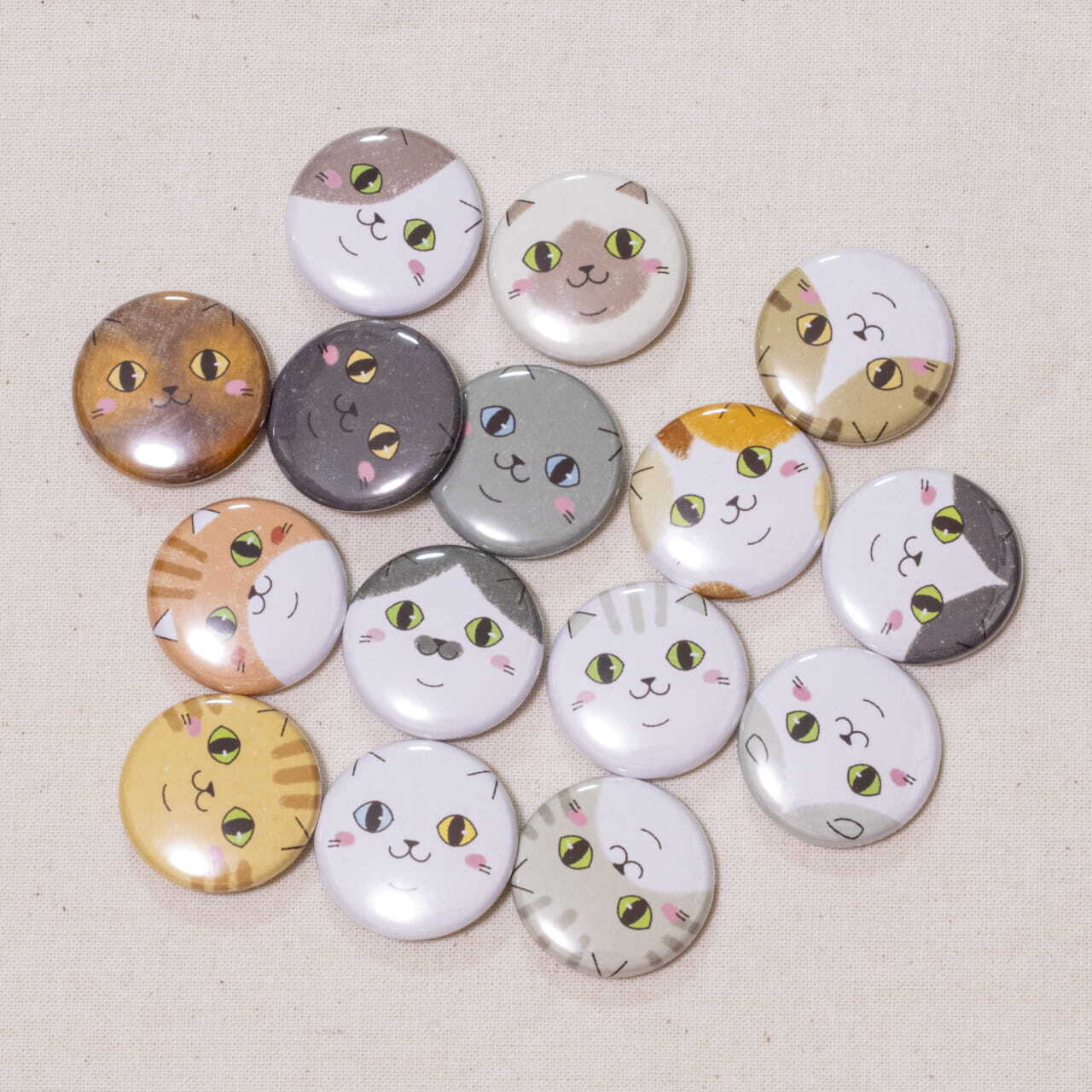 猫の顔デザイン 缶バッジ 4個セット 豆缶バッジ 25mm 小さめ / グッズ 缶バッジ ねこ 顔 アップ イラスト