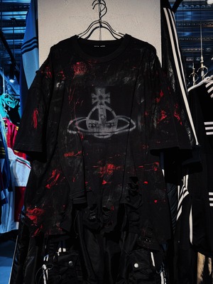 "vivid notes"The Anarchist's Layered Orbit black T-shirt