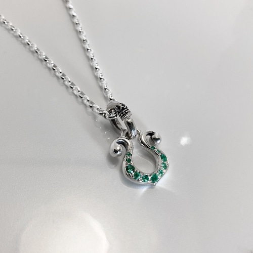RHYTHMIC HORSESHOE with EMERALD NECKLACE / リズミックホースシュー・エメラルドネックレス