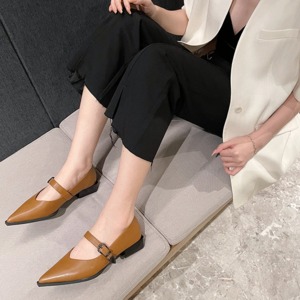 パンプス レディース ポインテッドトゥ チャンキーヒール ストラップ Vカット 太ヒール ローヒール 韓国系 オルチャン 楽ちん 美脚 送料無料 パーティー 旅行 リゾート 休日 女子会 お出かけ デート 10代 20代 30代 春 夏 秋 無地 小さいサイズ 大きいサイズ かわいい カジュアル かっこいい おしゃれ レトロ 大人女子 ガーリー 個性的 主役級 エレガント クール セクシー OL モード系 存在感 プレゼント ギフト 二次会 学生 大人可愛 ベージュ ブラウン ブラック