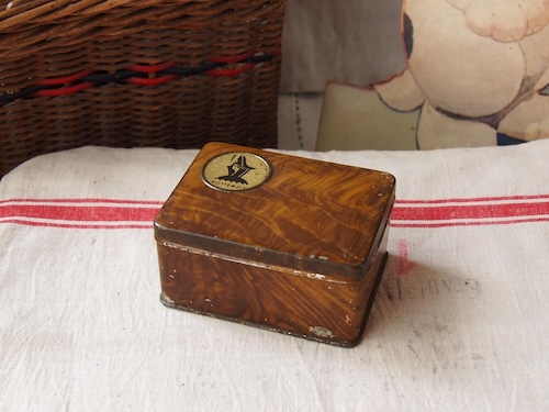 イギリスアンティーク　木目模様の缶　POMEROY缶