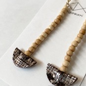 higawari :wood gyozaピアス