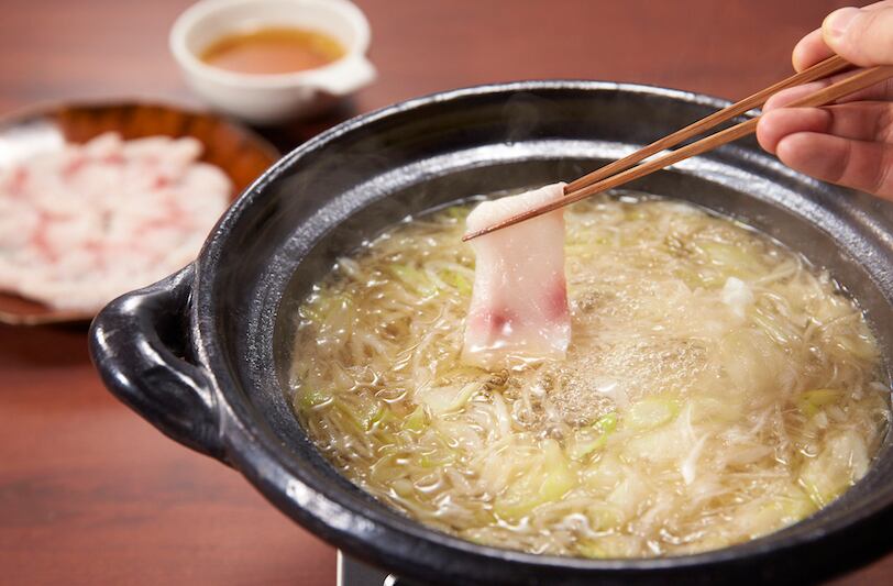 お客様から こんなに美味しいの 知らなかった と大好評 舌の上でとろける甘み 生メカジキのブロック 約１kg お刺身に しゃぶしゃぶに ステーキに 生の鮮魚屋 三陸 気仙沼 まぐろの目玉