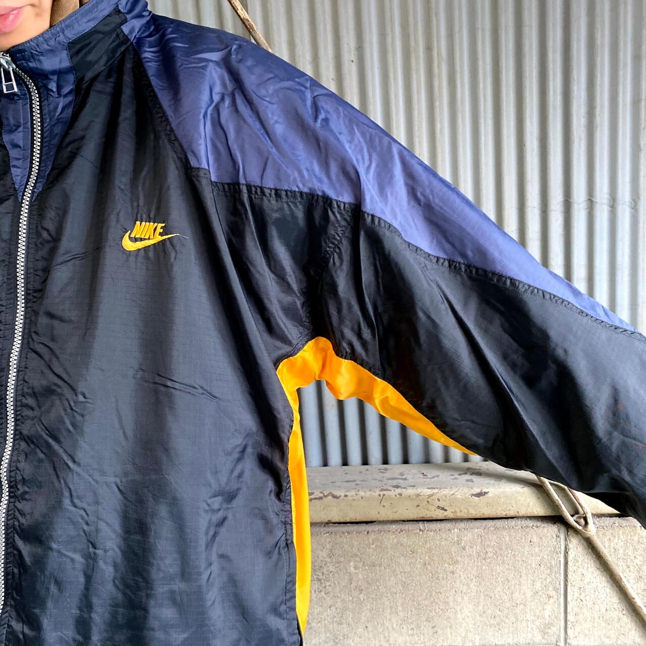 90年代 銀タグ NIKE ナイキ スウォッシュロゴ 切り替え ナイロンジャケット メンズL 古着 90s ヴィンテージ ビンテージ マルチカラー  イエロー ネイビー ブラック【ナイロンジャケット】 | cave 古着屋【公式】古着通販サイト