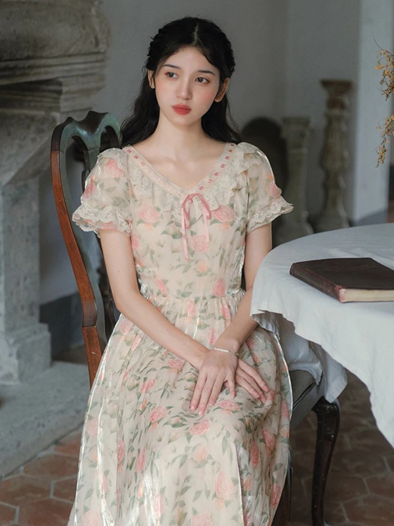 【0024】Ruffle Hem Flower Puff Short Sleeve Dress