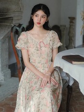 【0024】Ruffle Hem Flower Puff Short Sleeve Dress