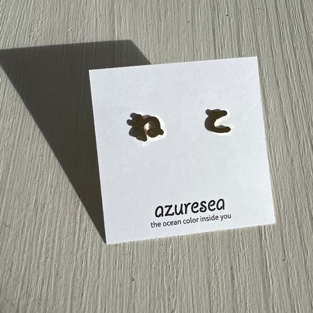 ひらがな　ねこ　ピアス　真鍮+銀ポスト