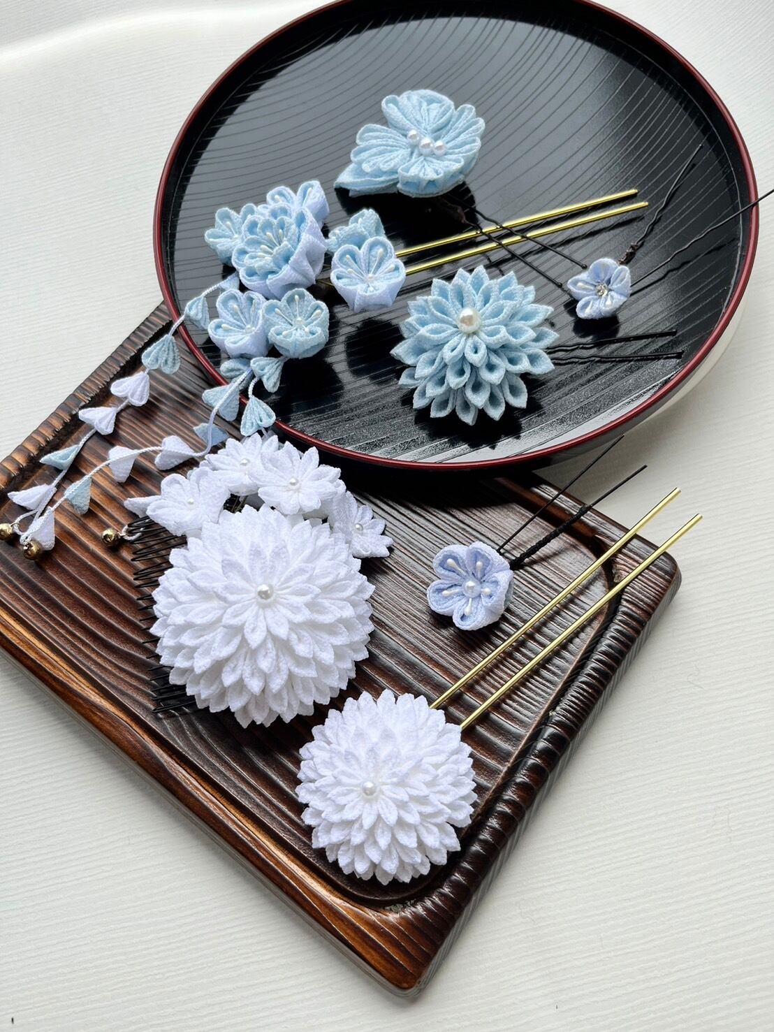 T1-11】つまみ細工 かんざしセット 水色と白のダリア | トイロ｜水引
