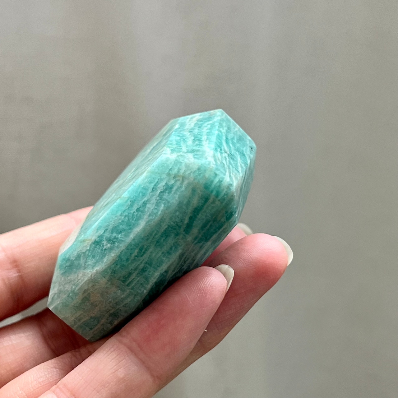 抽象画のような模様が個性的*アマゾナイト*ファセットハート型08*天然石インテリア*置き物