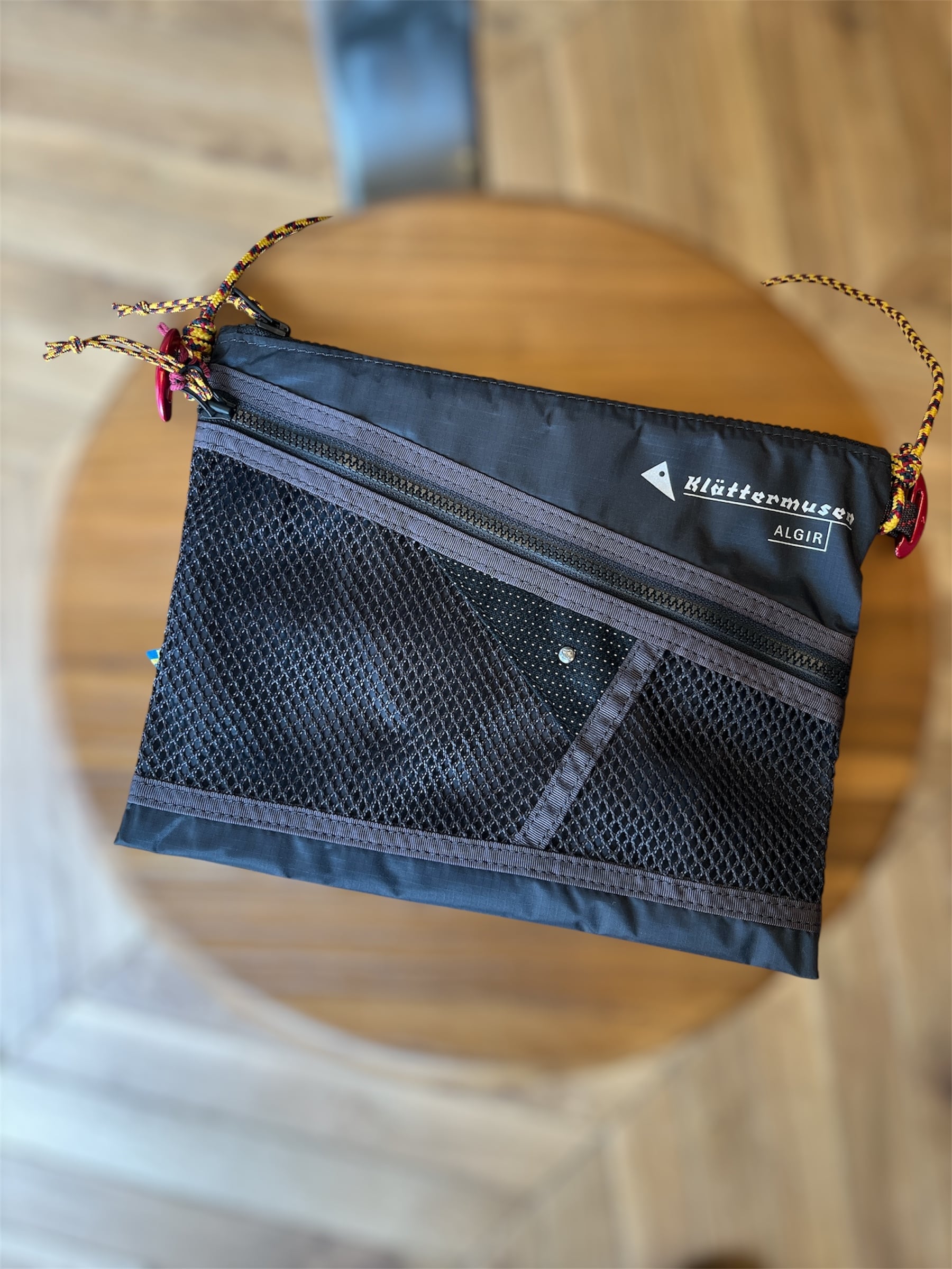 BURBERRY バーバリー レザー リストレット ポーチ クラッチ バッグ BURBERRY バーバリー グラフィティ クラッチバッグ レザー ブラック