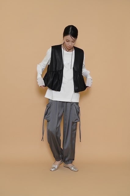 【11/10しゃちょーBIRTHDAYセールライブ①】ヴィーガンレザーバルーンギャザーベスト 504374 CYAN TOKYO シアントーキョー 2025年4月展示会