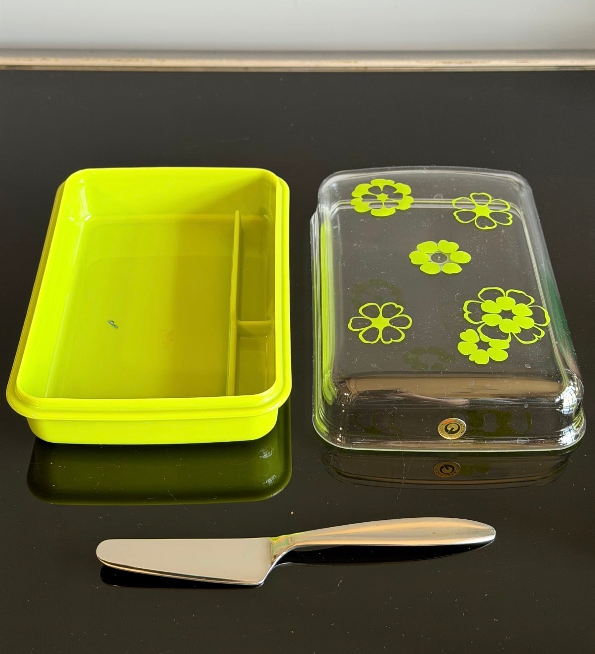 昭和レトロ　プラスチック　ポップ　調味料ケース　ターンテーブル式　蓋付き容器　他 昭和レトロ 辛子入れ バターケース 花柄プラ容器セット レトロポップ