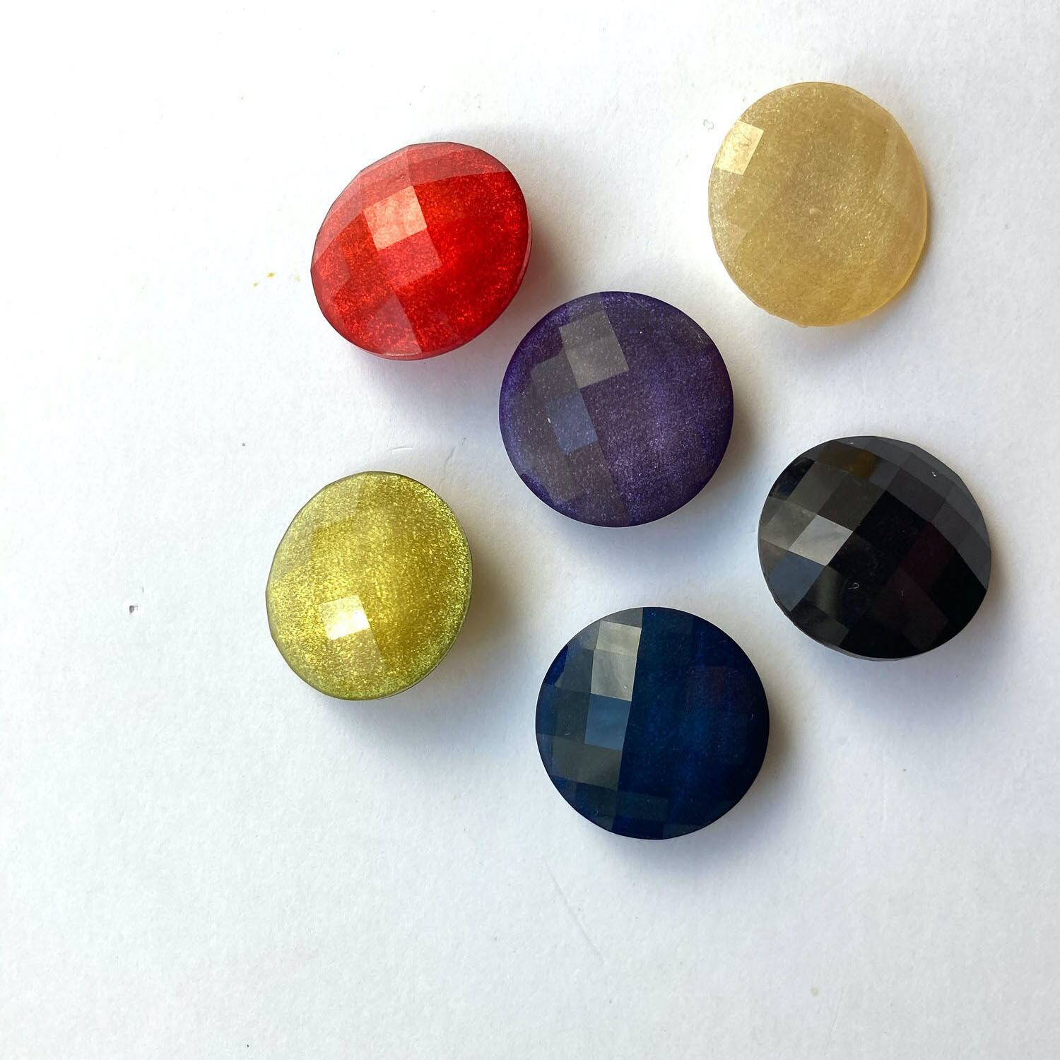 ラウンドカット入りラメボタン（20mm） | Dua-アクセサリーパーツショップ