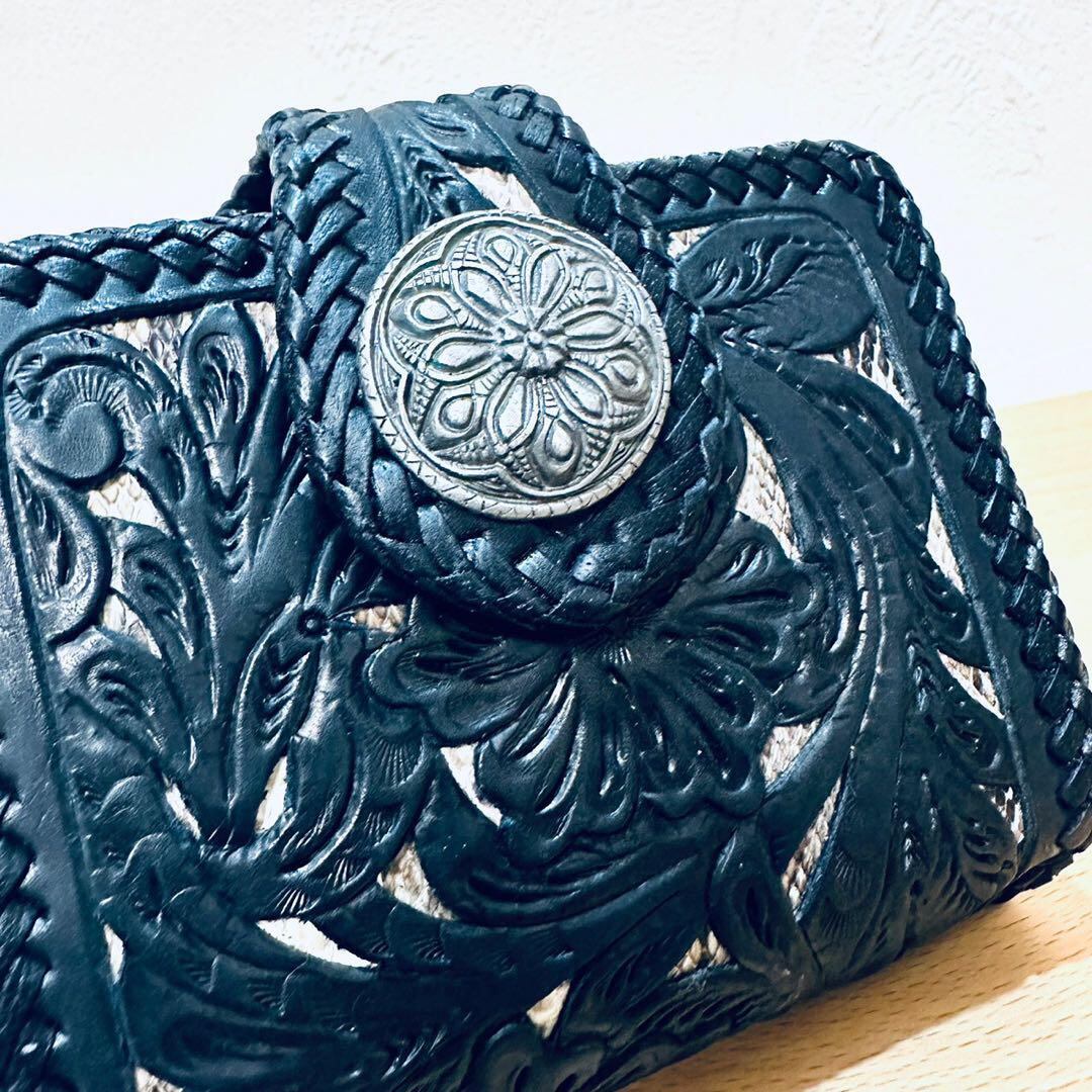 新品ビンテージ☆花柄カービングの折り財布 ウォレット 黒パイソン本革