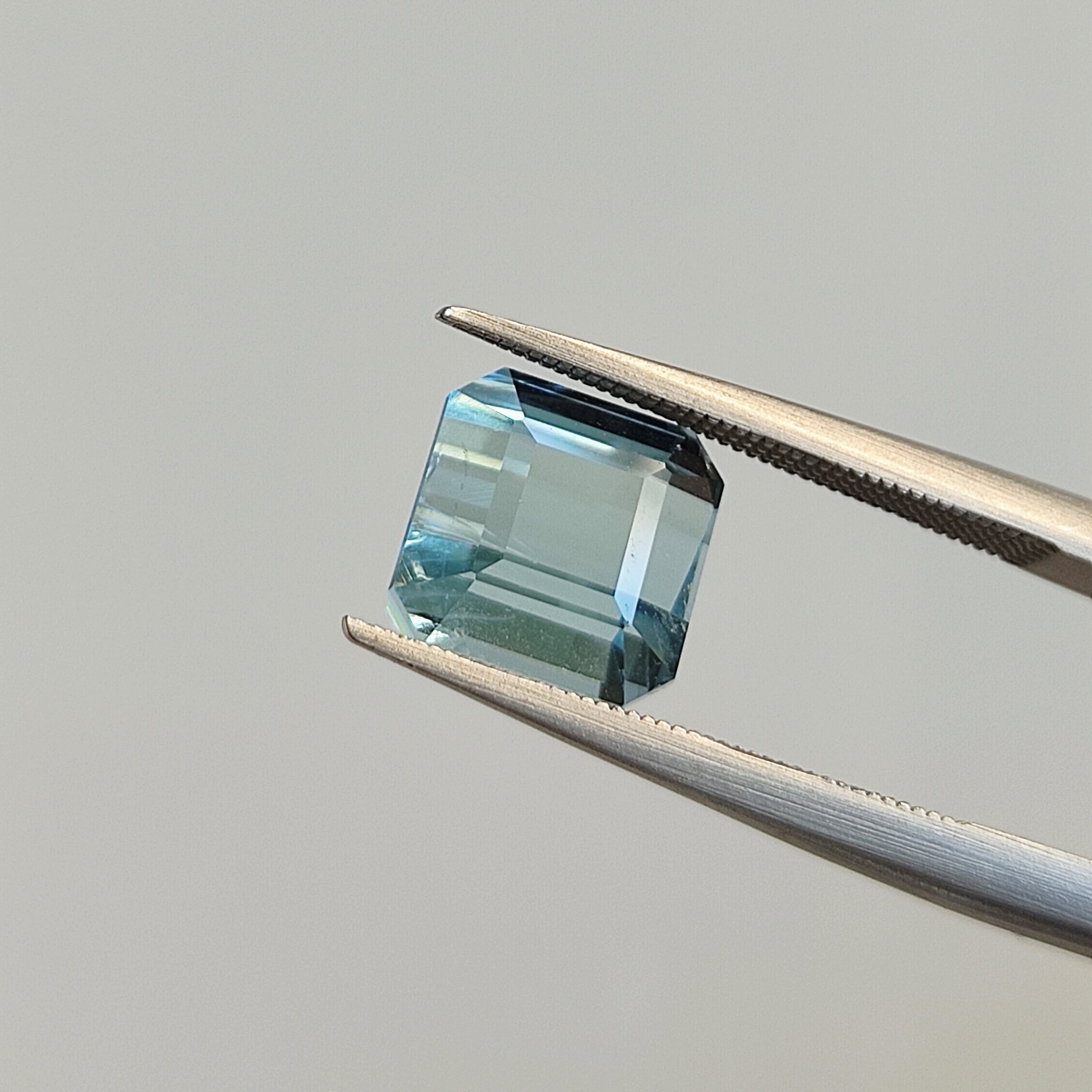 ブラジル産アクアマリン・ルース 2.785ct 7.5x7.7mm エメラルドカット