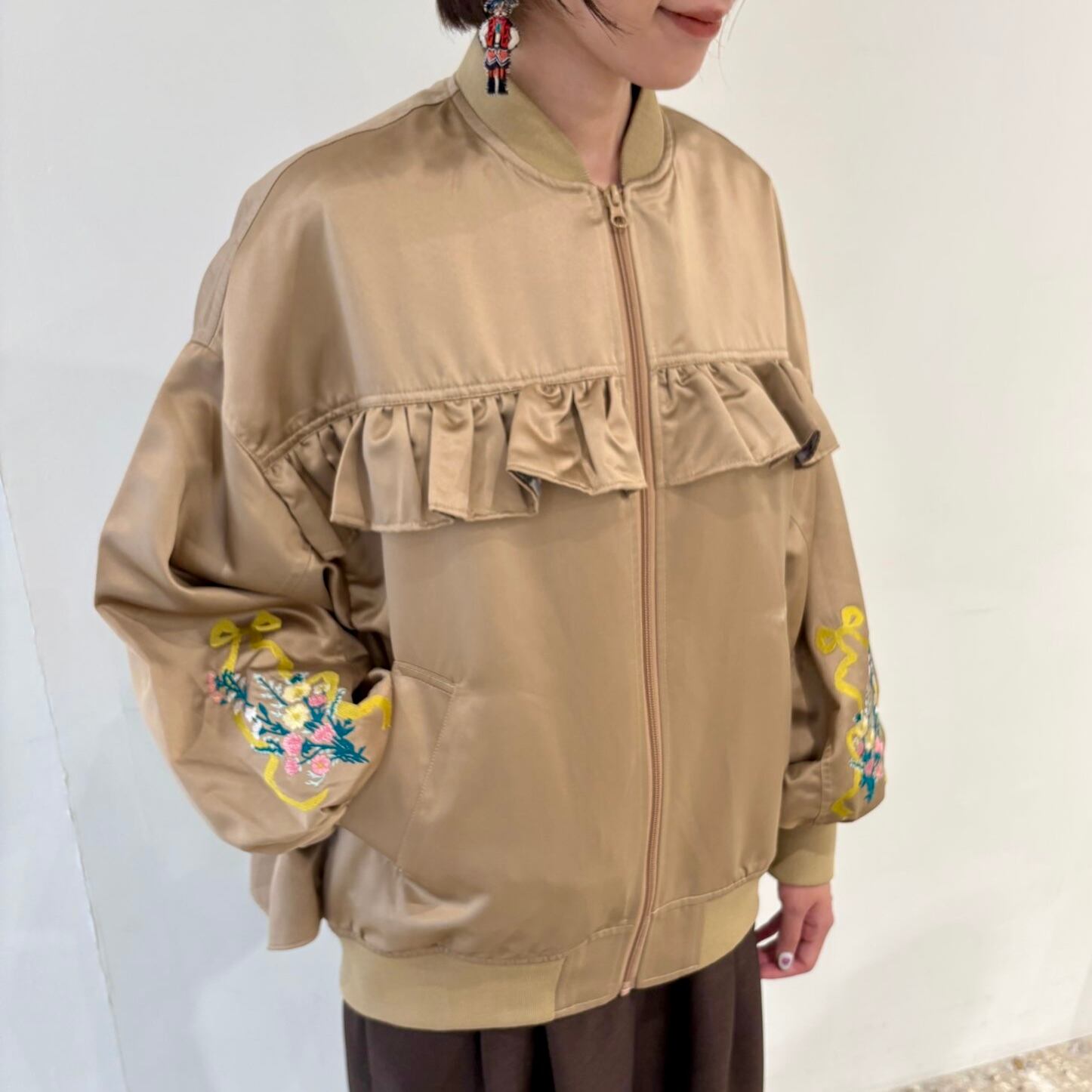 刺繍フリルジャケット“Crafting Cats Frill Jacket” (Beige