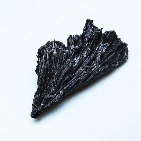 ブラック カイヤナイト 原石 一点物 171-7500